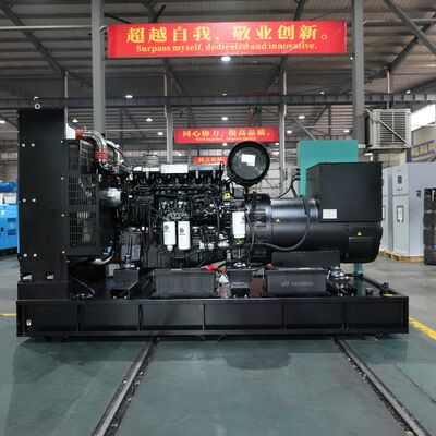 Cummin এর Genset দ্বারা চালিত 90kW 113KVA নীরব পোর্টেবল ডিজেল জেনারেটর ভাল মানের আউটডোর বৃষ্টিরোধী ট্রেলার নীরব মোবাইল