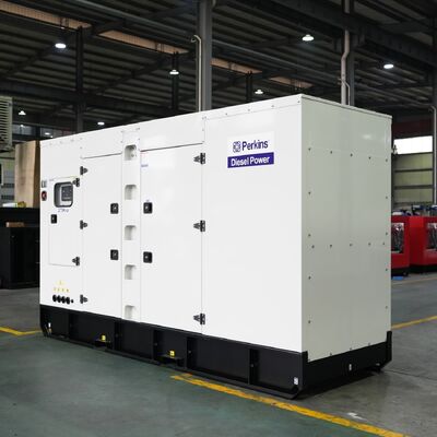 550kW 688KVA ওয়াটার-কুল সুপার ডিজেল নীরব জেনারেটর 50/60HZ একক / তিন ফেজ পোর্টেবল জেনারেটর DCEC Cummin